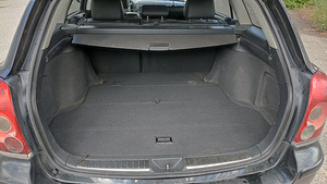 Toyota Avensis (8 foto / 8)
