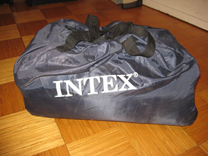 Täispuhutav madrats Intex (4 foto / 4)