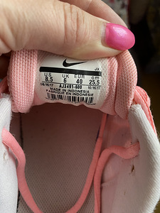 Naiste Nike tossud (4 foto / 4)