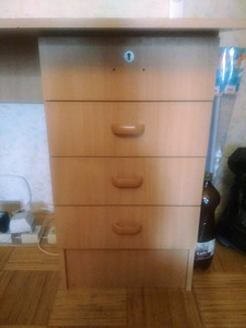 Письменный стол (3 фото из 4)