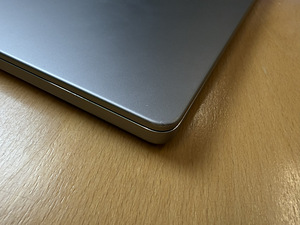 Apple Macbook Pro Retina 16" 2021 M1 Pro 32GB RAM 1TB SSD (6 foto / 10)