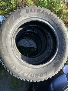 Goodyear Ultragrip Ice 215/65/16 (2 foto / 4)