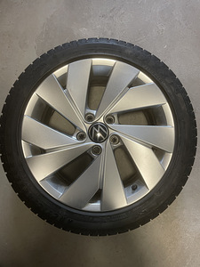 VW Golf 17” + Maxxis Arctictrekker-Z 225/45 R17 (2 foto / 4)
