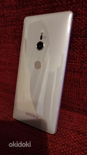 Мобильный телефон Sony Xperia XZ2 (фото #2)