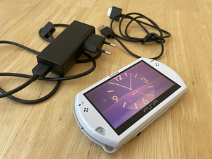 Sony PSP GO (3 foto / 3)