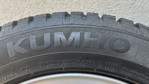16" VOLVO orig. veljed koos Kumho Wintercraft naastrehvidega (3 foto / 6)