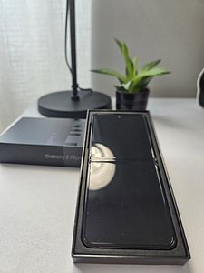 Samsung Galaxy Flip4, Flip 4 (4 foto / 5)