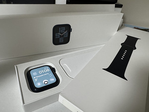 Apple Watch SE2 44mm (1 foto / 2)