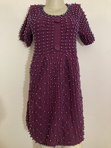 Вязаное платье-туника, украшено бусинами, ручная работа