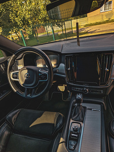 Volvo V90 R-Design 2.0 D5 173kW (10 foto / 15)