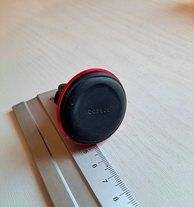 Mobiiltelefoni magnetiline hoidja auto ventilatsiooniavas (1 foto / 3)