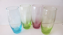 Mitmevärvilised klaasid. 13,5 cm x 5,0 cm.