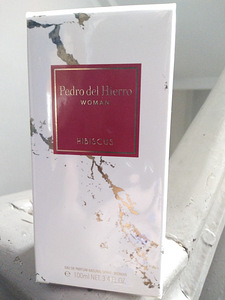 Женский парфюм Pedro del Hierro (2 фото из 3)