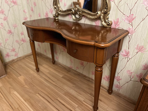 Elegantne Itaalia peegli laud (2 foto / 2)