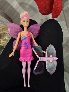 Barbie lendlevate tiibadega haldjas (1 foto / 1)