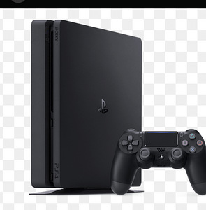 Play Station 4 (1 foto / 2)