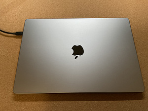 MacBook Pro 16" Apple M1 Pro 10C CPU, 16C GPU/32GB/512GB SSD (2 foto / 4)