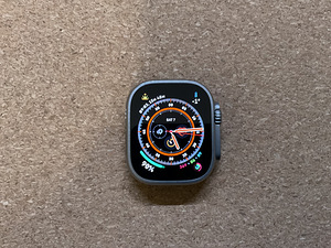 Apple Watch Ultra 2 49mm - 2 ремешка (2 фото из 3)
