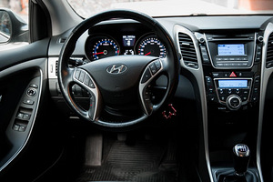 2016 Hyundai i30 gdi 6mt isg comfort plus 1.6 99kw (9 foto / 12)
