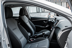 2016 Hyundai i30 gdi 6mt isg comfort plus 1.6 99kw (11 foto / 12)