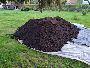Kompost ,sõelutud muld ja muud. (2 foto / 5)