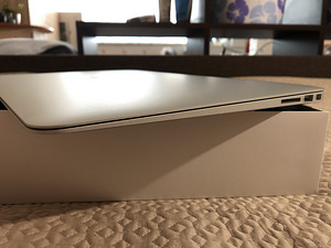 Apple MacBook AIR 1.8GHZ 13" / RAM 8GB / SSD 128GB (6 foto / 10)