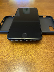 iPhone SE 2020 128GB (4 foto / 6)
