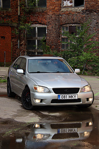 Lexus IS200 (4 фото из 15)