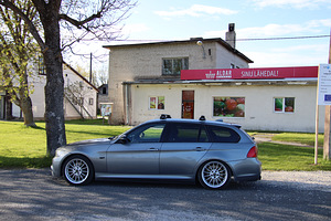 2011 BMW E91 LCI 325d 210KW (3 foto / 15)