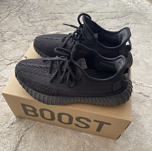 Yeezy Boost 350 V2