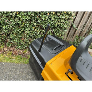 Cub Cadet LT2 kogujaga murutraktor (5 foto / 7)