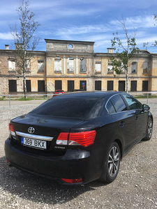 TOYOTA AVENSIS (2 foto / 3)