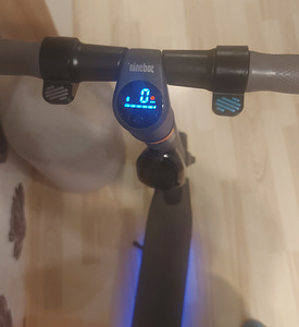 Электрический самокат Segway Ninebot by Segway (4 фото из 4)