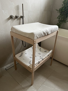 Ikea mähkimislaud + 2 mähkimisalust (1 foto / 4)