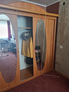 Продам шкаф (2 фото из 3)