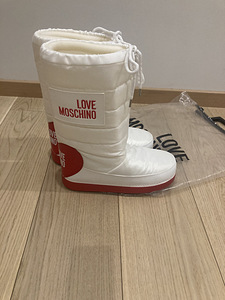 Moschino lumesaapad! Uued. 39/40 (1 foto / 3)