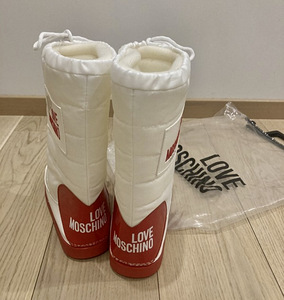 Moschino lumesaapad super hinnaga!!! (2 foto / 2)