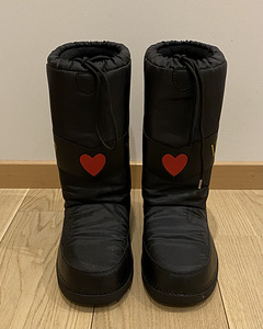 Moschino lumesaapad 41/42 nagu uued! (2 foto / 3)