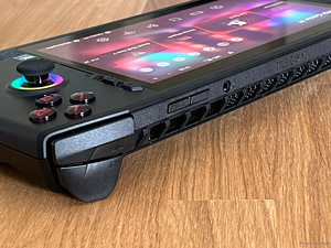 MSI Claw A1M, 7" FHD Core Ultra 7/16 GB/1 TB (4 foto / 5)