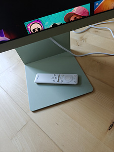 Умный монитор/телевизор Samsung M8 (8 фото из 10)