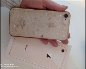 iPhone 8 (2 foto / 3)