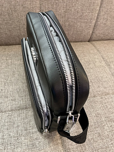 Сумка Guess (новая) (2 фото из 2)