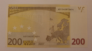 Банкнота 200 евро (2 фото из 2)
