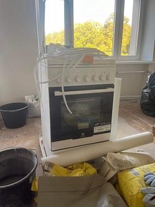 M: uus Electrolux ahi glaasipliidiga (2 foto / 3)