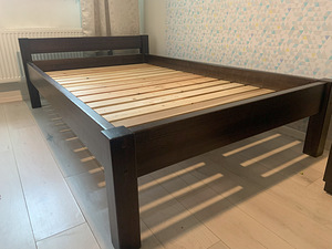 Täismännipuidust voodi 120x200 kaasa Dormeo madrats (1 foto / 2)