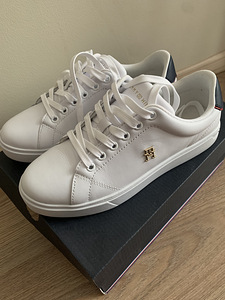 Vabaaja tossud Tommy Hilfiger (2 foto / 4)