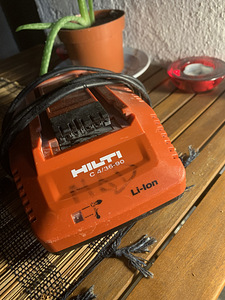 Hilti C4/36-90 // Hilti akulaadija (1 foto / 1)