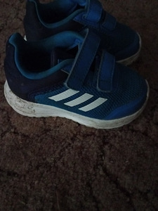 Müüa laste Adidase tossud suurus 20 (2 foto / 2)