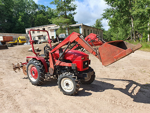 Traktor JINMA-224 laaduri ja mullafreesiga (2 foto / 4)