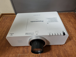 Panasonic PT-EW530U. (2 foto / 5)